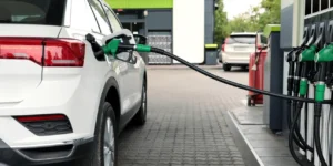 Έρχεται στην Ευρώπη η νέα φθηνή βενζίνη – Γιατί μπορεί να δώσει ανάσα στους οδηγούς