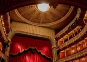 Το ιστορικό θέατρο «Απόλλων» της Πάτρας περνά σε νέα εποχή